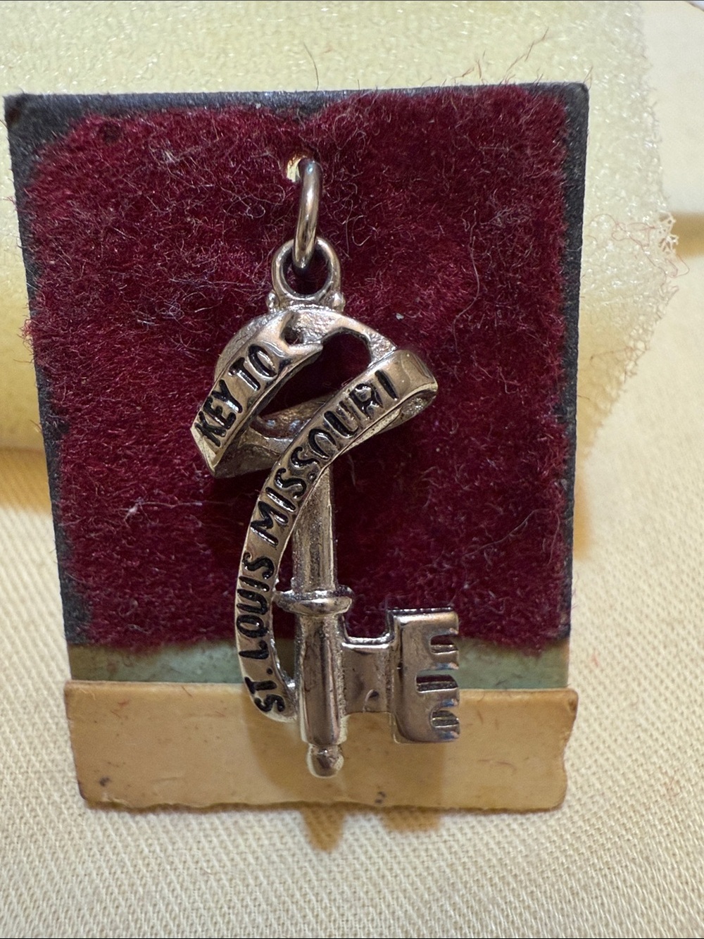 St. Louis Missouri Silver Key Charm Pendant - Silver